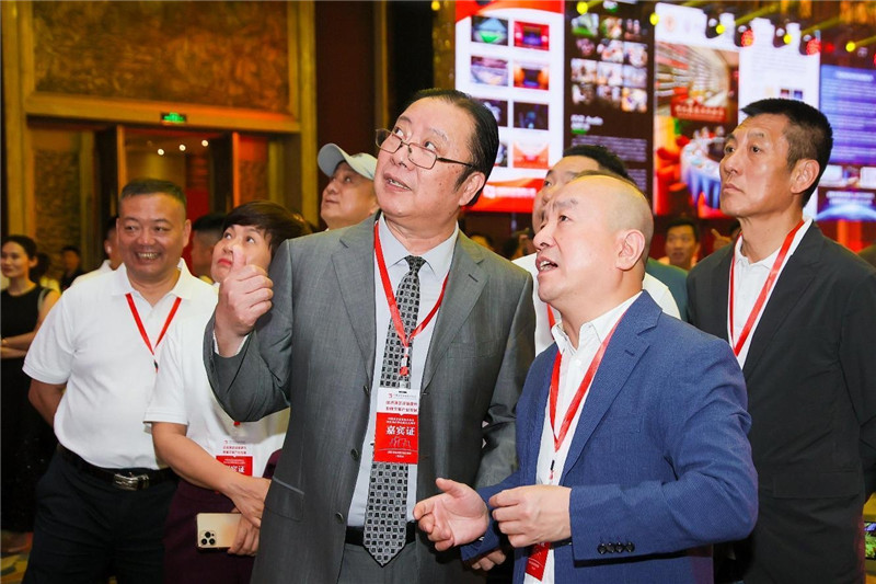 2024年5月：美亞董事長(cháng)張永亮先生被選舉為中國演藝設備技術(shù)協(xié)會(huì )副理事長(cháng)